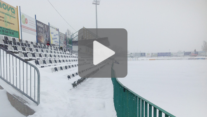 Stadion Sandecji tonie w śniegu